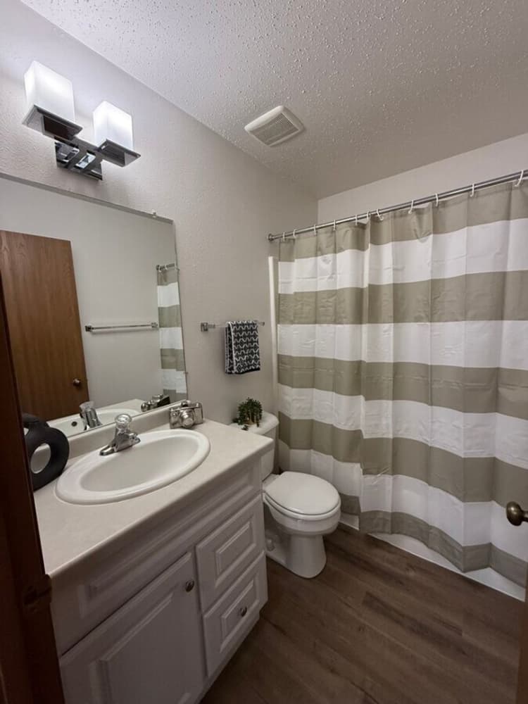 Oak Creek apartments for rent - image - large.jpg.jpeg