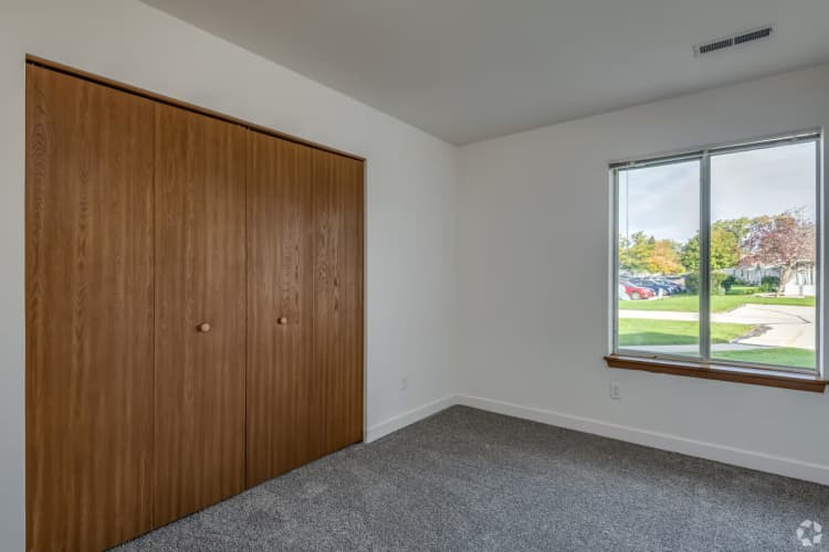 Oak Creek apartments for rent - image - original.jpg_15.avif