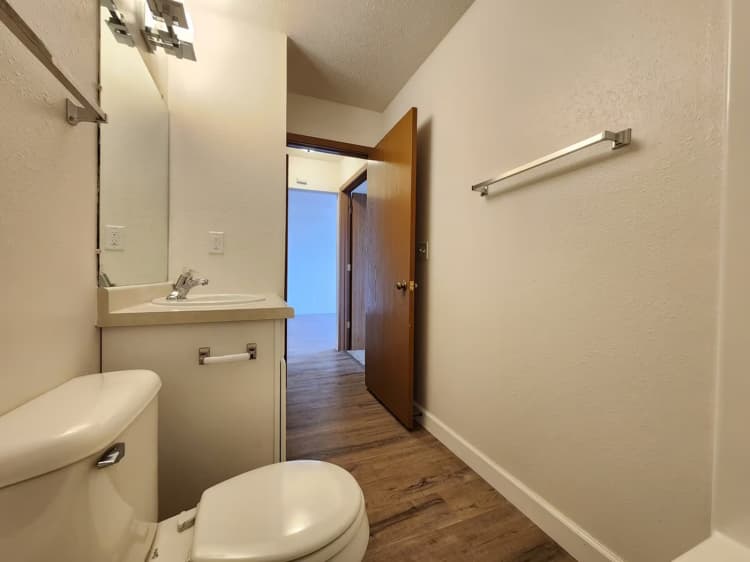 Oak Creek apartments for rent - image - original.jpg_16.avif