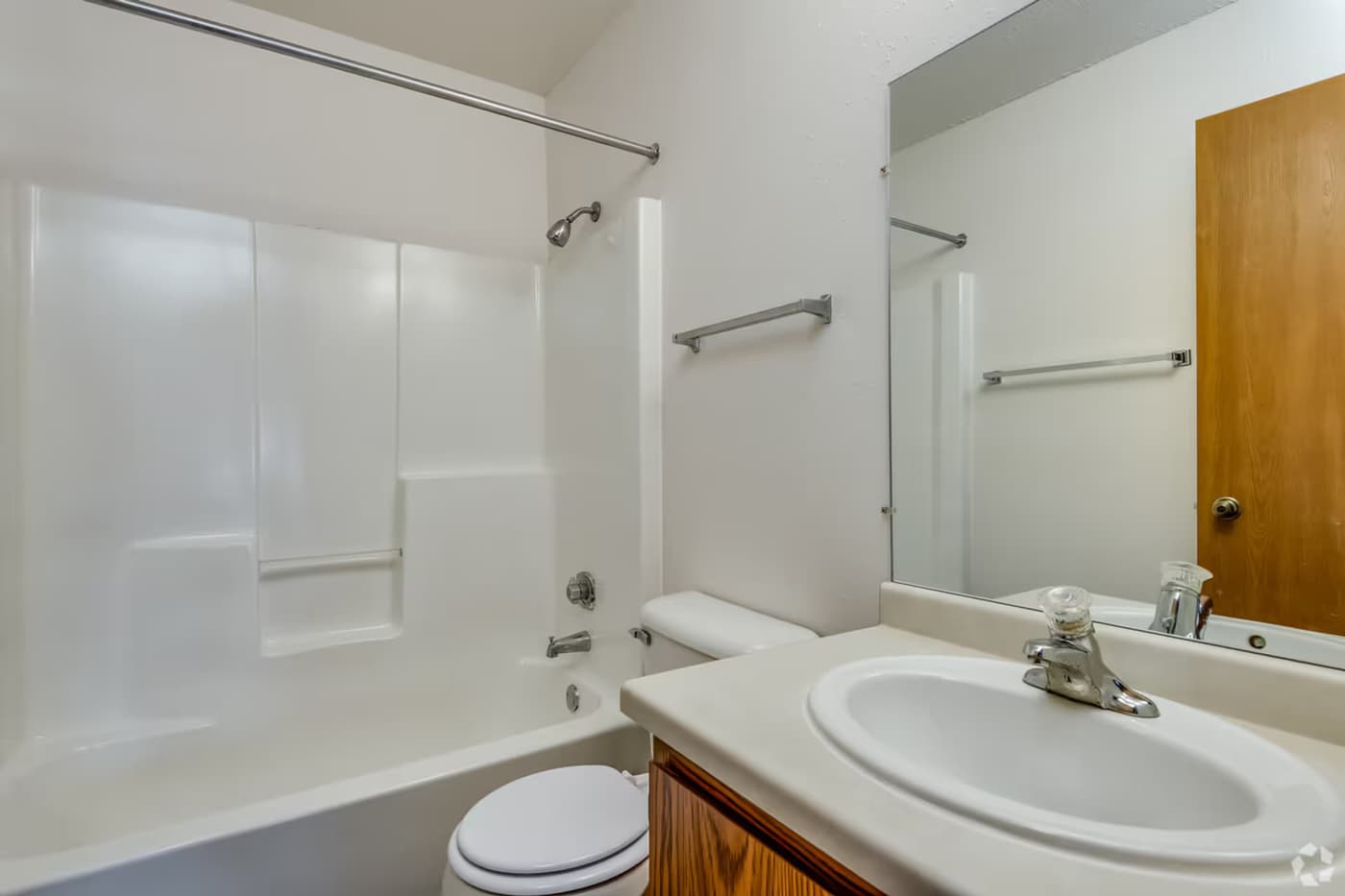Newbury Place Apartments - Apartment - 60