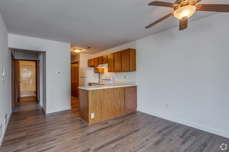 Oak Creek apartments for rent - image - original.jpg_2.avif