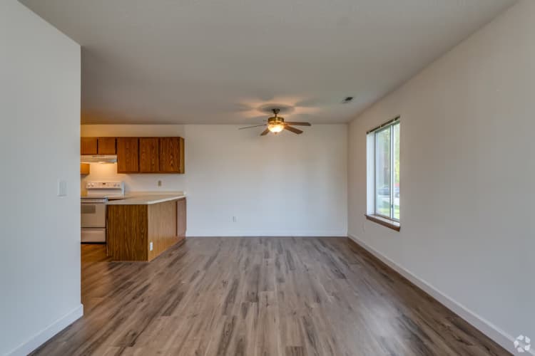 Oak Creek apartments for rent - image - original.jpg_22.avif