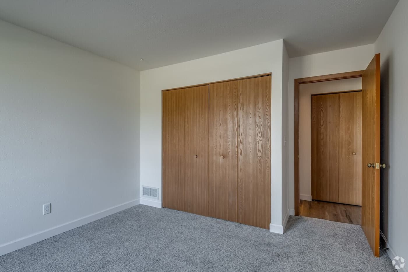 Newbury Place Apartments - Apartment - 40