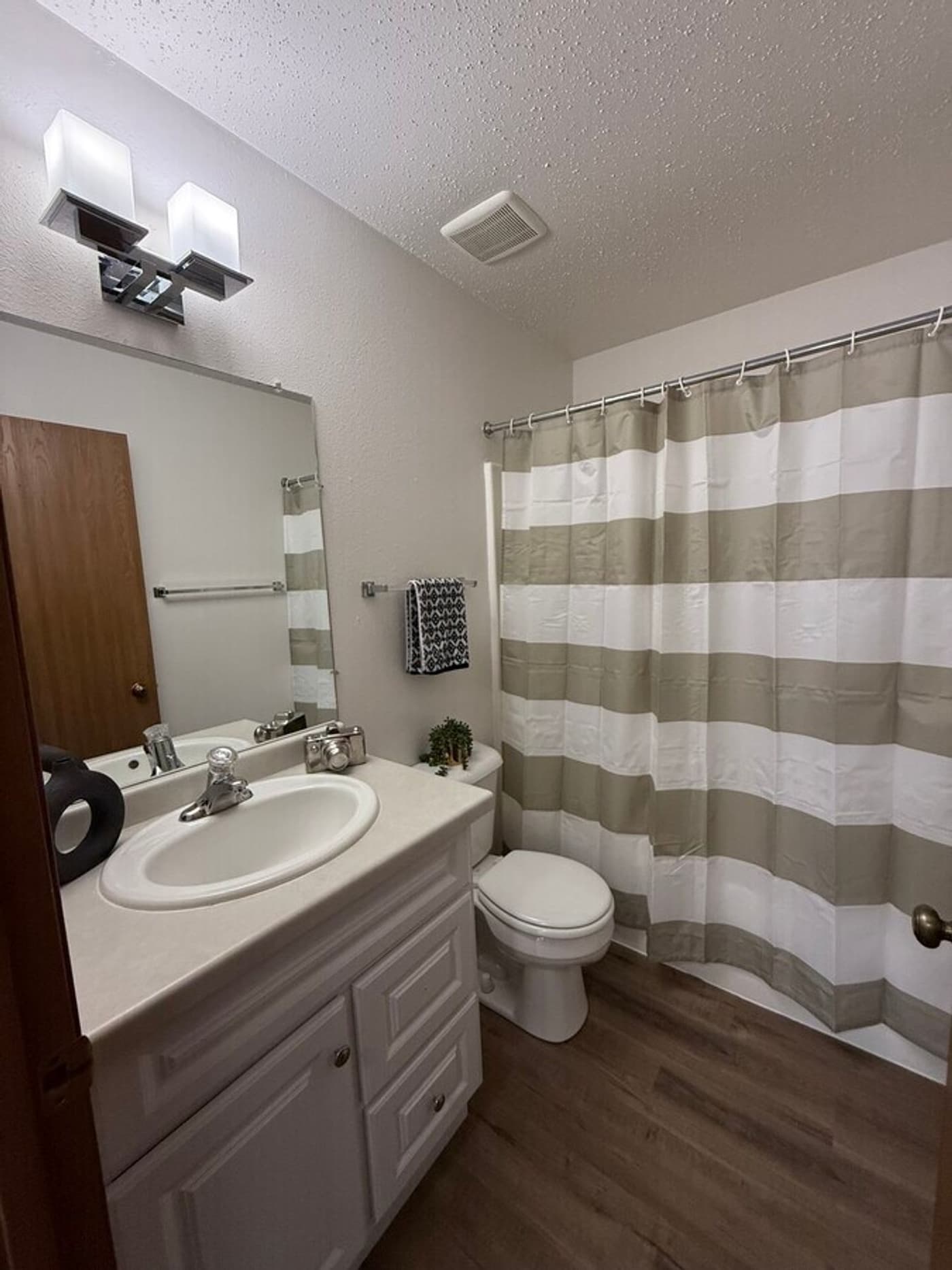 Newbury Place Apartments - Apartment - 56