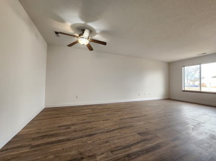 Oak Creek apartments for rent - image - original.jpg_47.avif