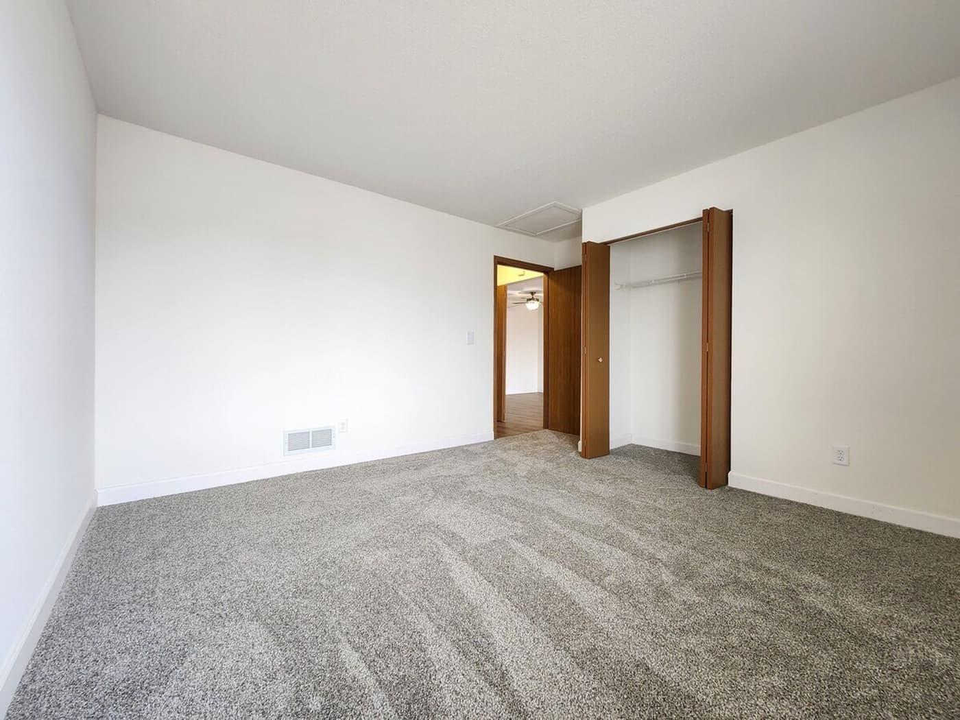 Newbury Place Apartments - Apartment - 42