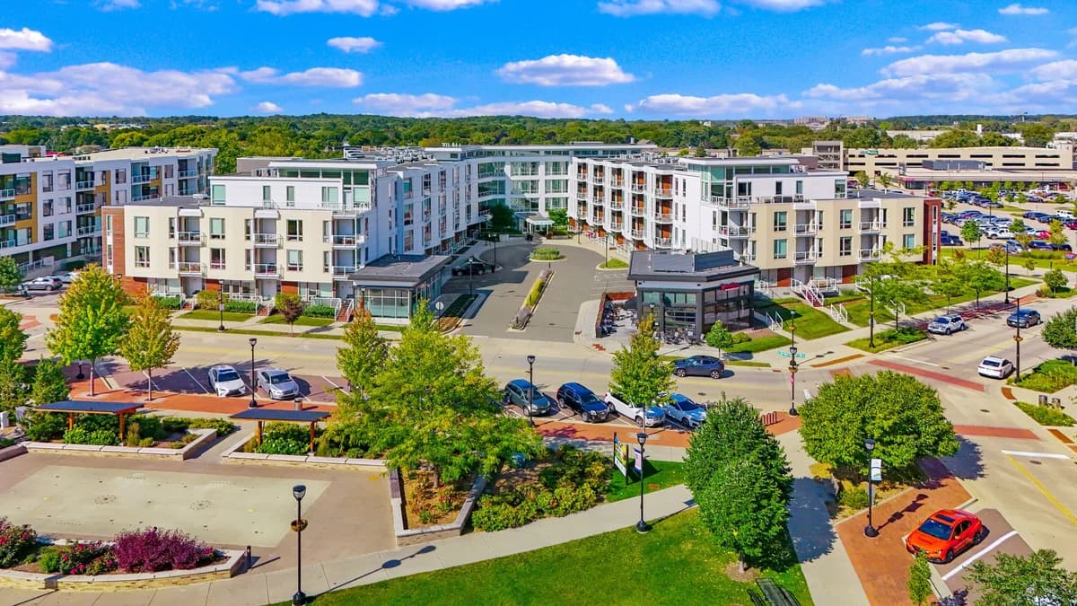 Oak Creek apartments for rent - Property image - Emerald Row Apartments - 2