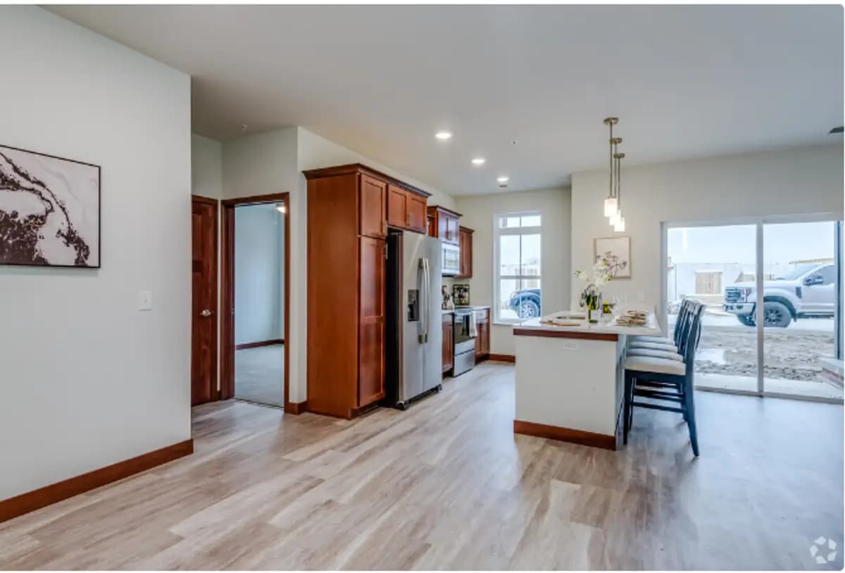 The Oaks at 8100 - Apartment - 13