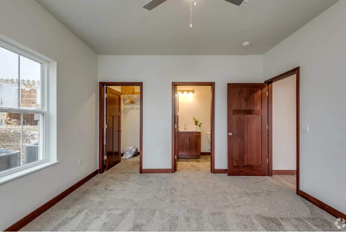 undefined apartments for rent - image - oaksbr2.png - 0