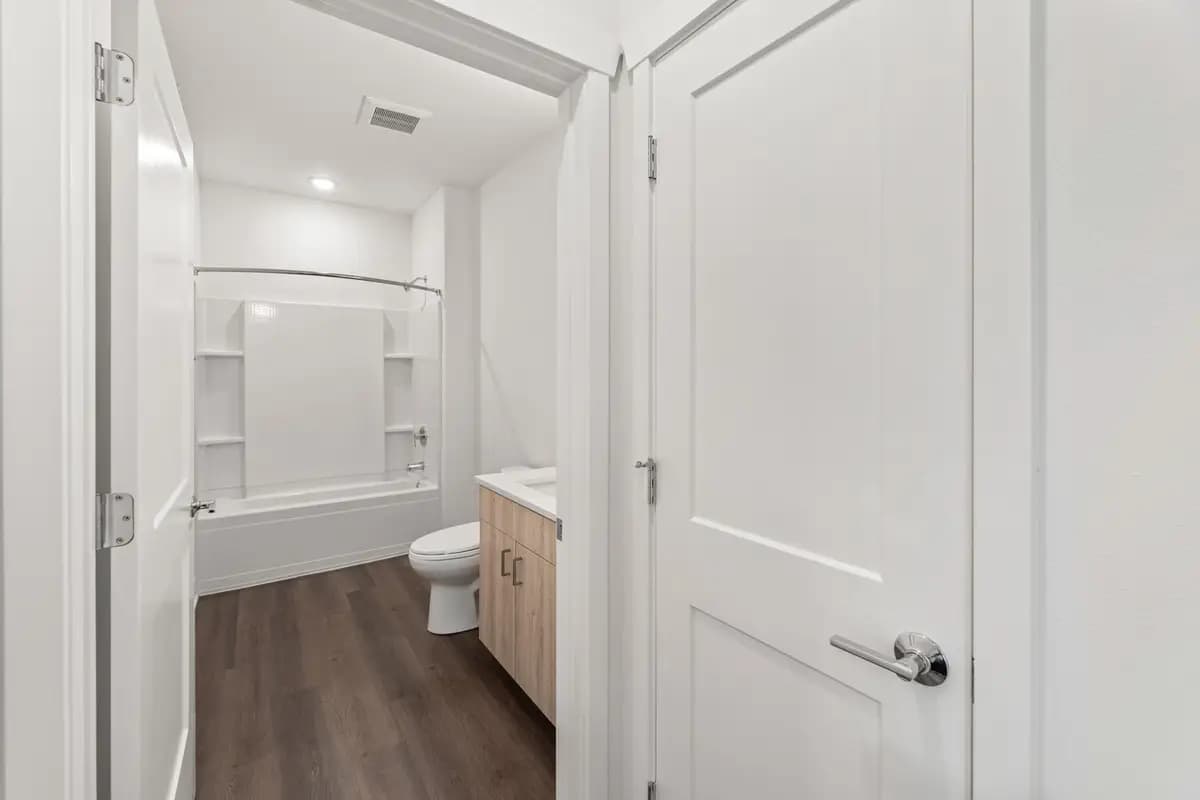 1876 Mildenhall Dr - Apartment - 47
