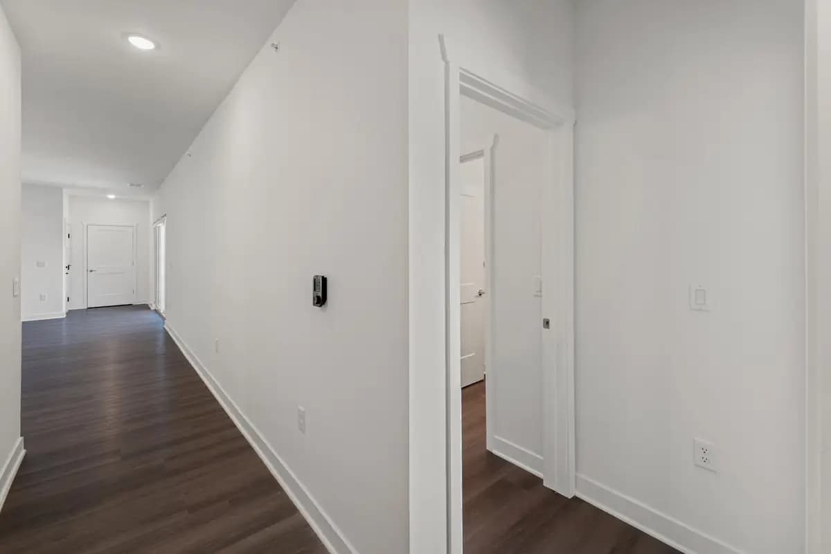 1876 Mildenhall Dr - Apartment - 48