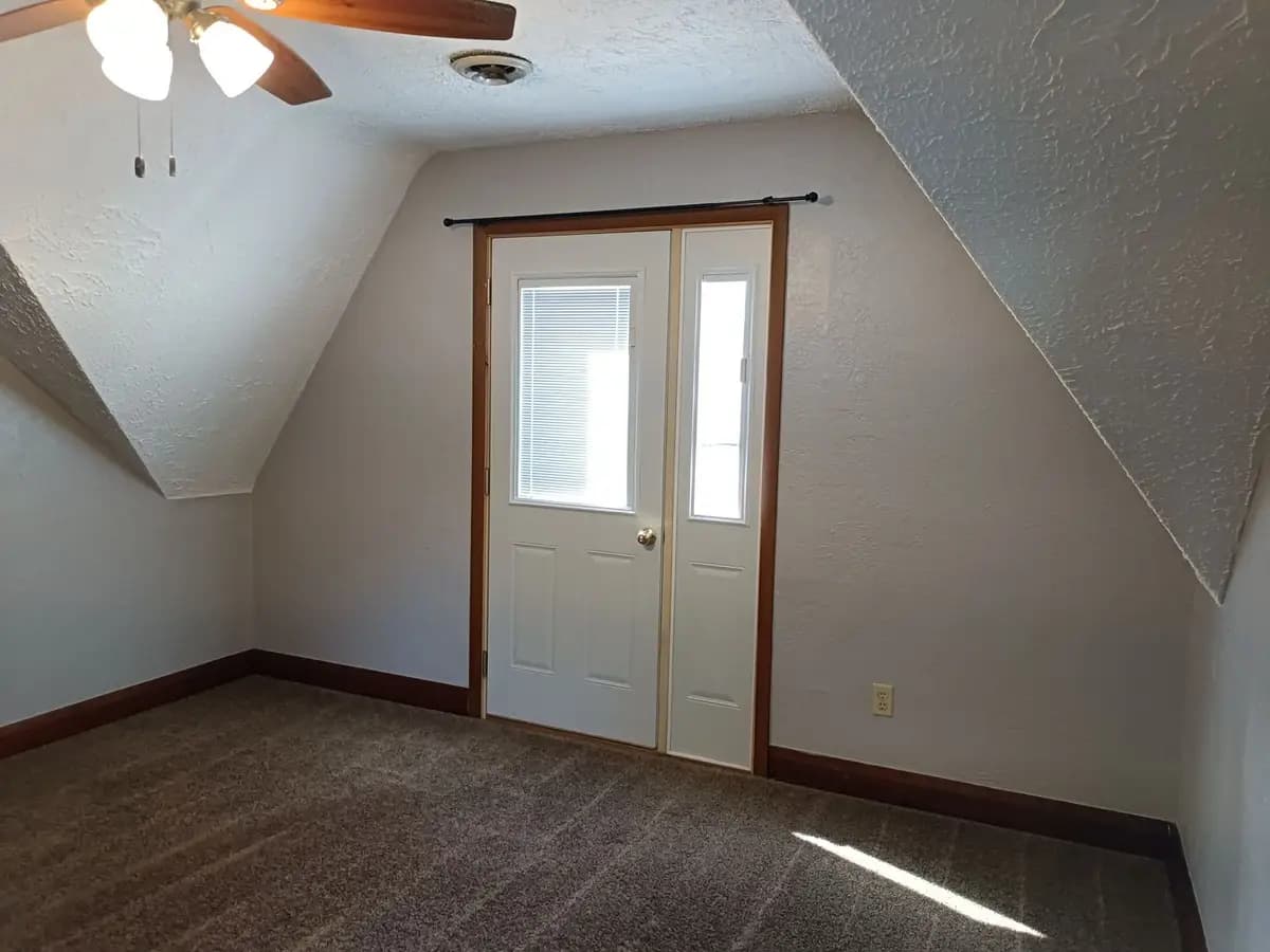 undefined apartments for rent - image - large (10).jpg - 2