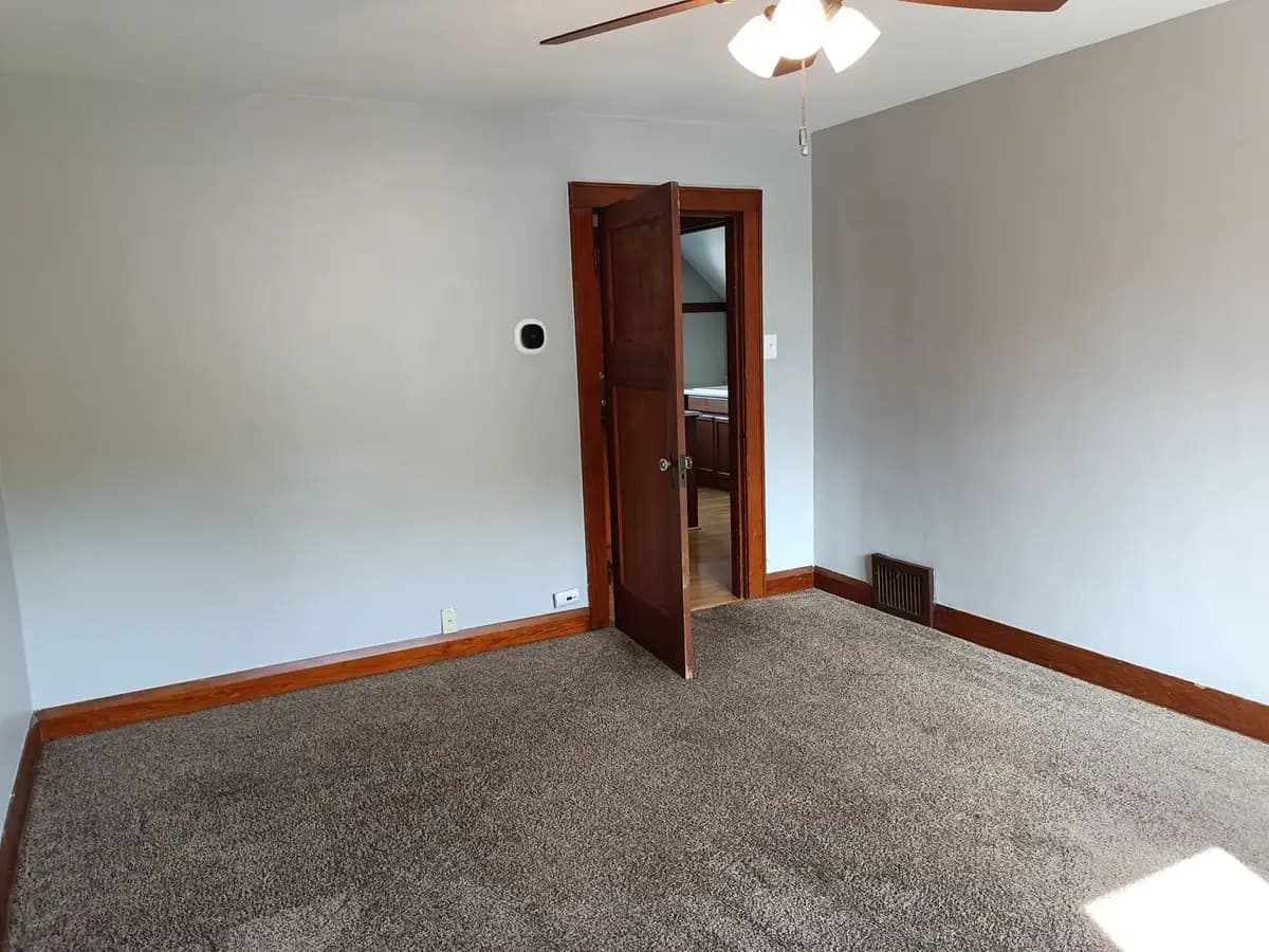 undefined apartments for rent - image - large (7).jpg - 3