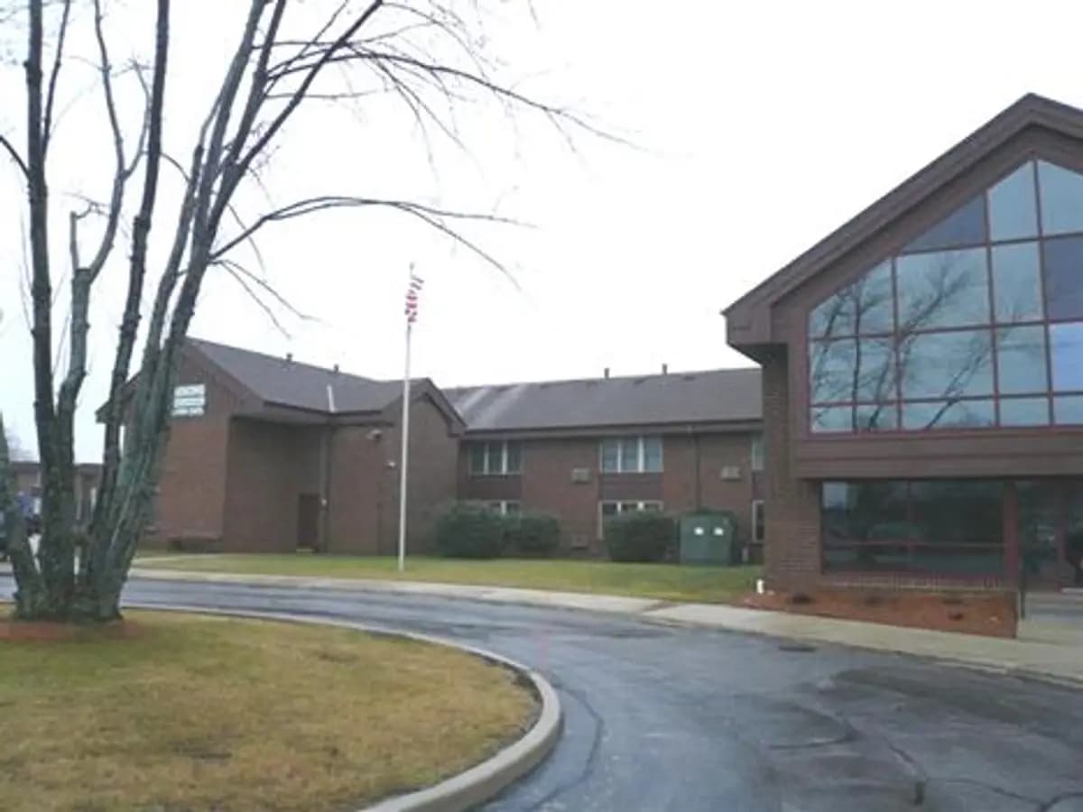 Oak Creek apartments for rent - Property image - Lake Forest Apartments - 1