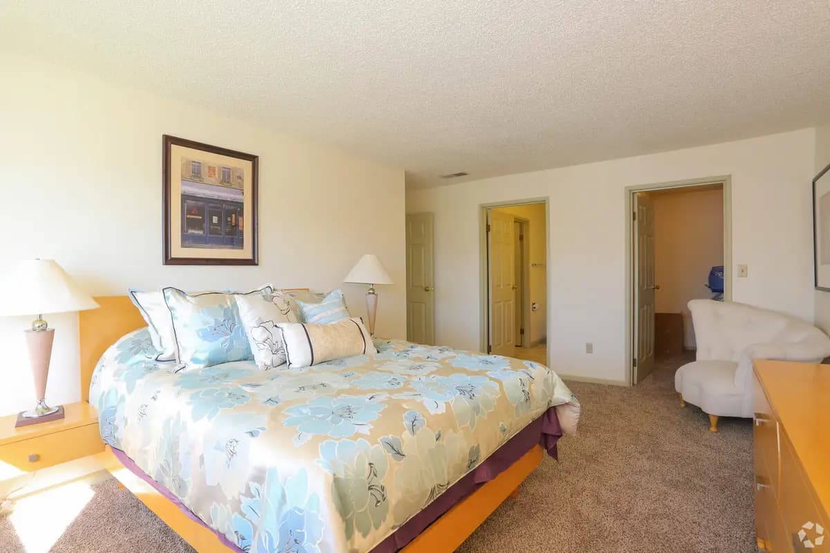 Oak Creek apartments for rent - image - wood-creek-apartments-oak-creek-wi-bedroom (2).jpg