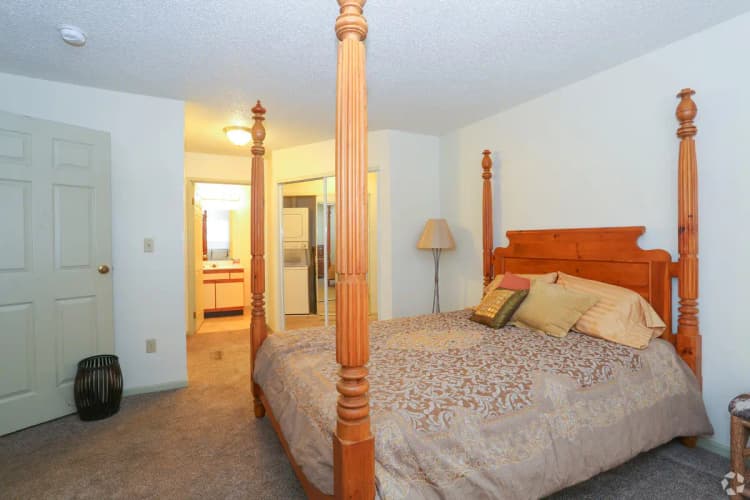 Oak Creek apartments for rent - image - wood-creek-apartments-oak-creek-wi-bedroom (3).jpg
