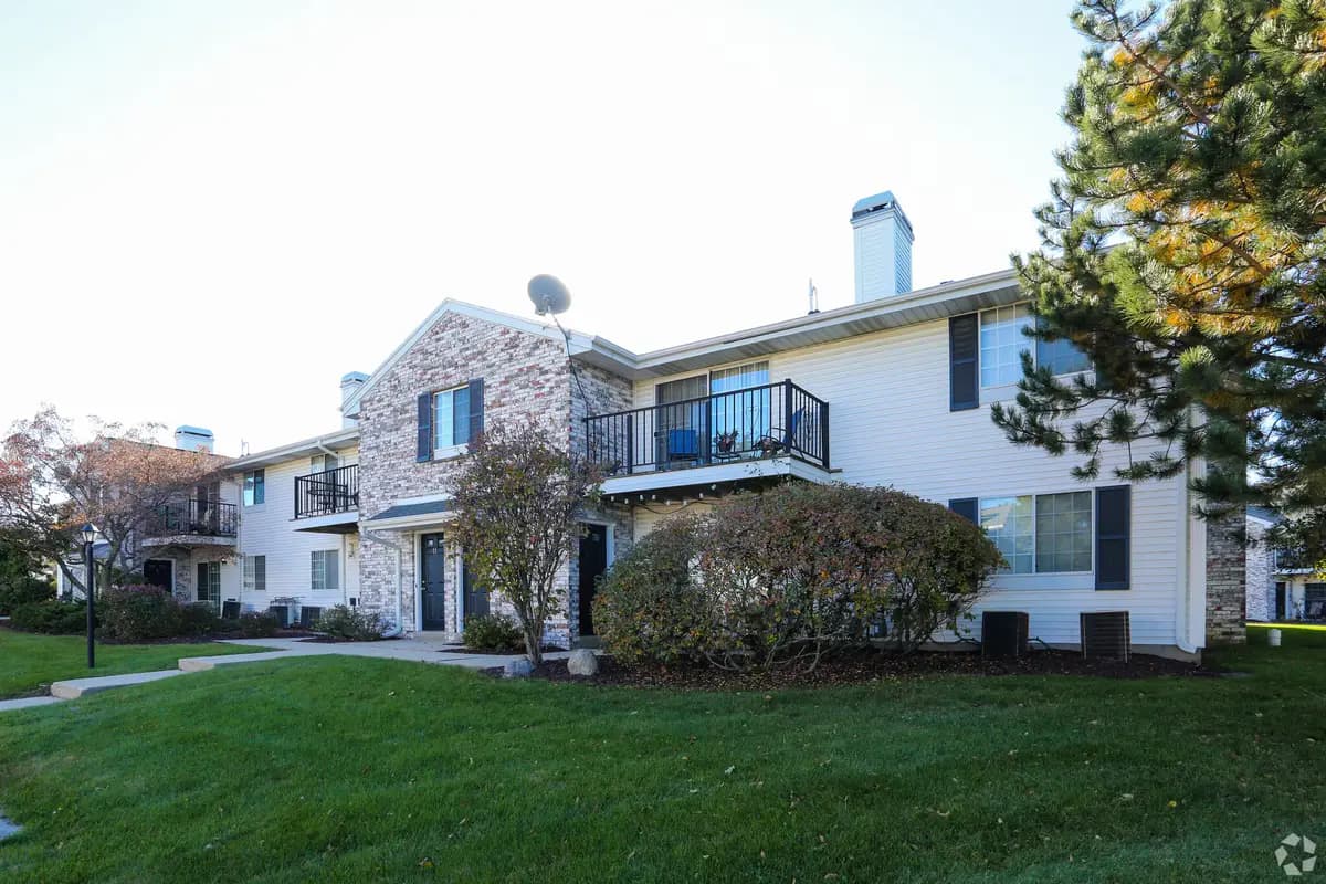 Oak Creek apartments for rent - Property image - Wood Creek Apartments - 3