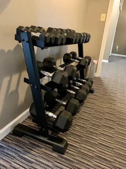 Oak Creek apartments for rent - image - wood-creek-apartments-oak-creek-wi-fitness-room-free-weights.jpg