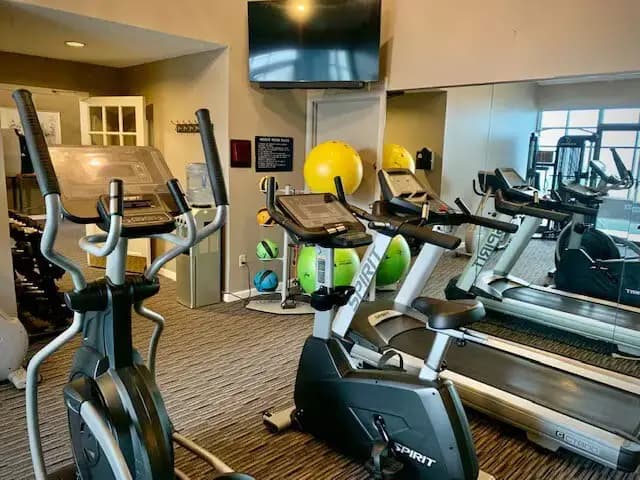 Oak Creek apartments for rent - image - wood-creek-apartments-oak-creek-wi-fitness-room.jpg