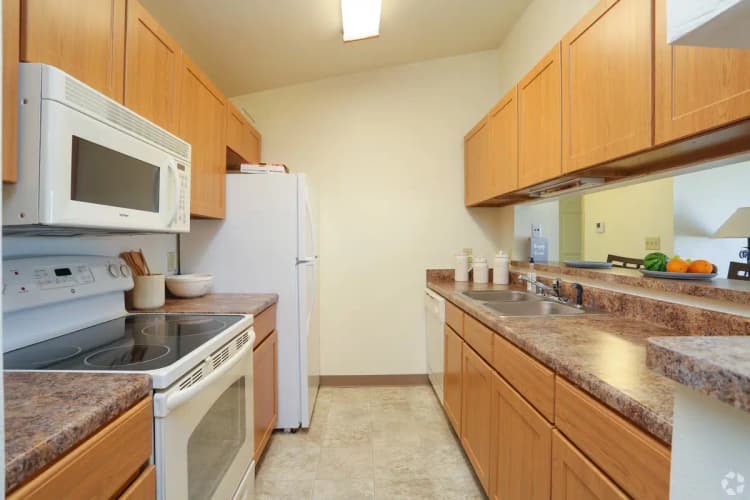 Oak Creek apartments for rent - image - wood-creek-apartments-oak-creek-wi-kitchen (1).jpg