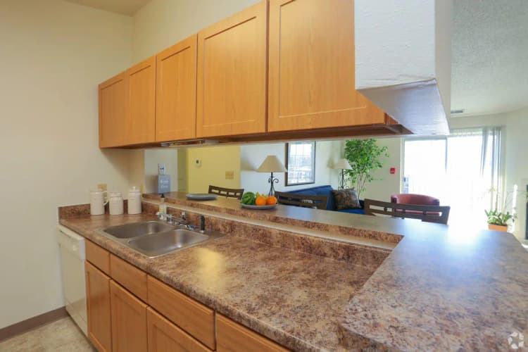 Oak Creek apartments for rent - image - wood-creek-apartments-oak-creek-wi-kitchen (2).jpg