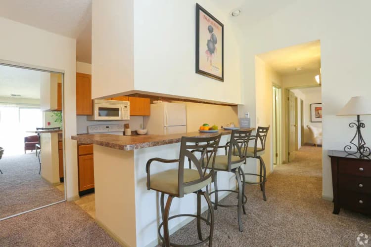 Oak Creek apartments for rent - image - wood-creek-apartments-oak-creek-wi-kitchen.jpg