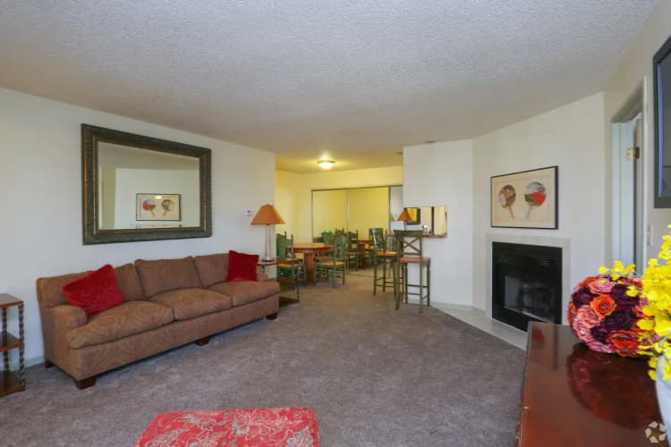 Oak Creek apartments for rent - image - wood-creek-apartments-oak-creek-wi-living-room (2).jpg
