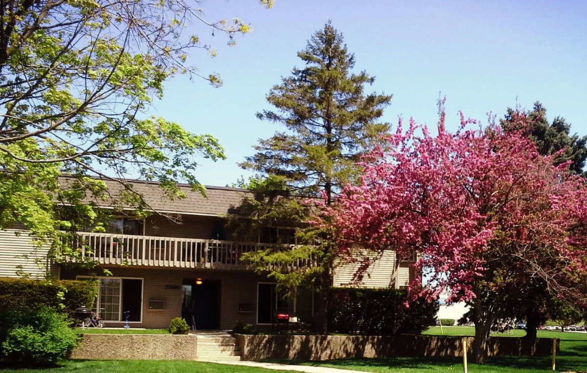 Oak Creek apartments for rent - image - wildwood-preserve-exterior1131184-1920w.webp