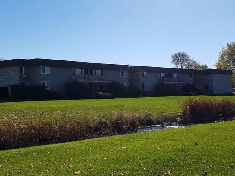 Oak Creek apartments for rent - image - wildwoodpreservelandscape-1920w.webp