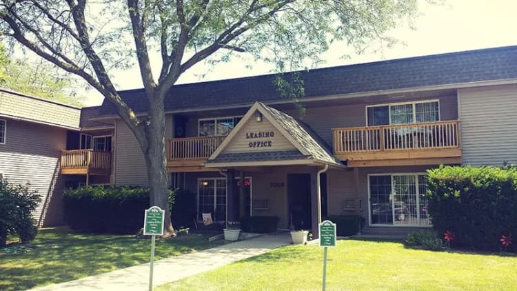 Oak Creek apartments for rent - image - wildwoodpreserveoffice-1920w.webp