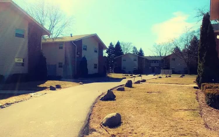 Oak Creek apartments for rent - image - oakparkexterior10-1920w.webp