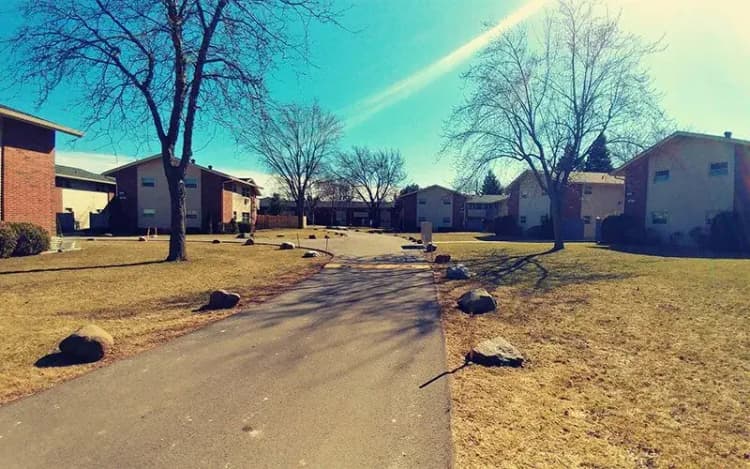 Oak Creek apartments for rent - image - oakparkexterior7-1920w.webp