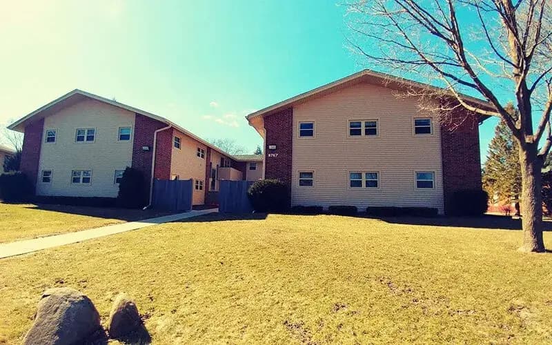 Oak Creek apartments for rent - Property image - Oak Park Apartment Homes - 2