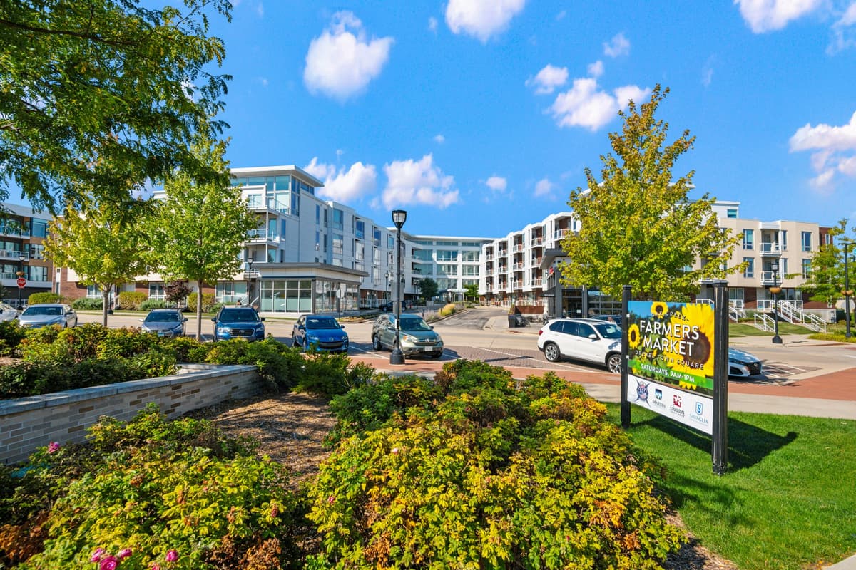 Oak Creek apartments for rent - Property image - Emerald Row Apartments - 1