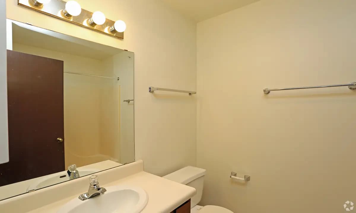 undefined apartments for rent - image - brandywood-apartments-oak-creek-wi-full-bathroom.jpg