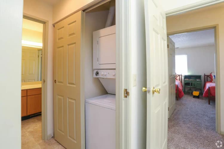 undefined apartments for rent - image - wood-creek-apartments-oak-creek-wi-washerdryer.jpg