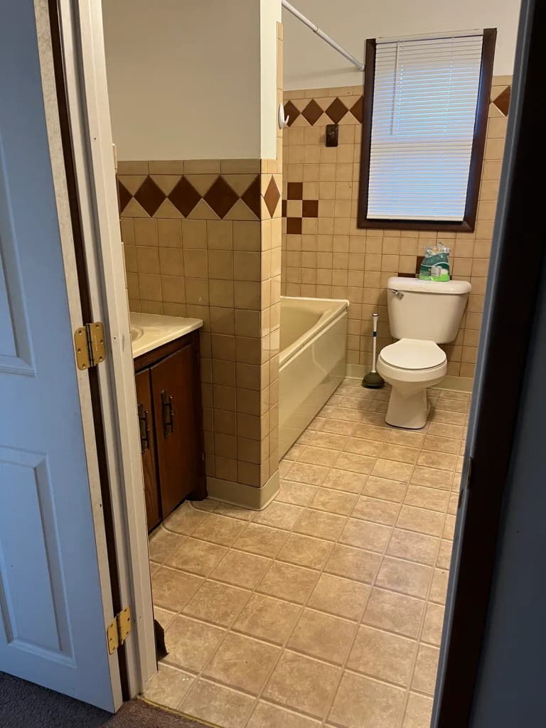 undefined apartments for rent - image - 3764-e-garden-pl-oak-creek-wi-bathroom.jpg
