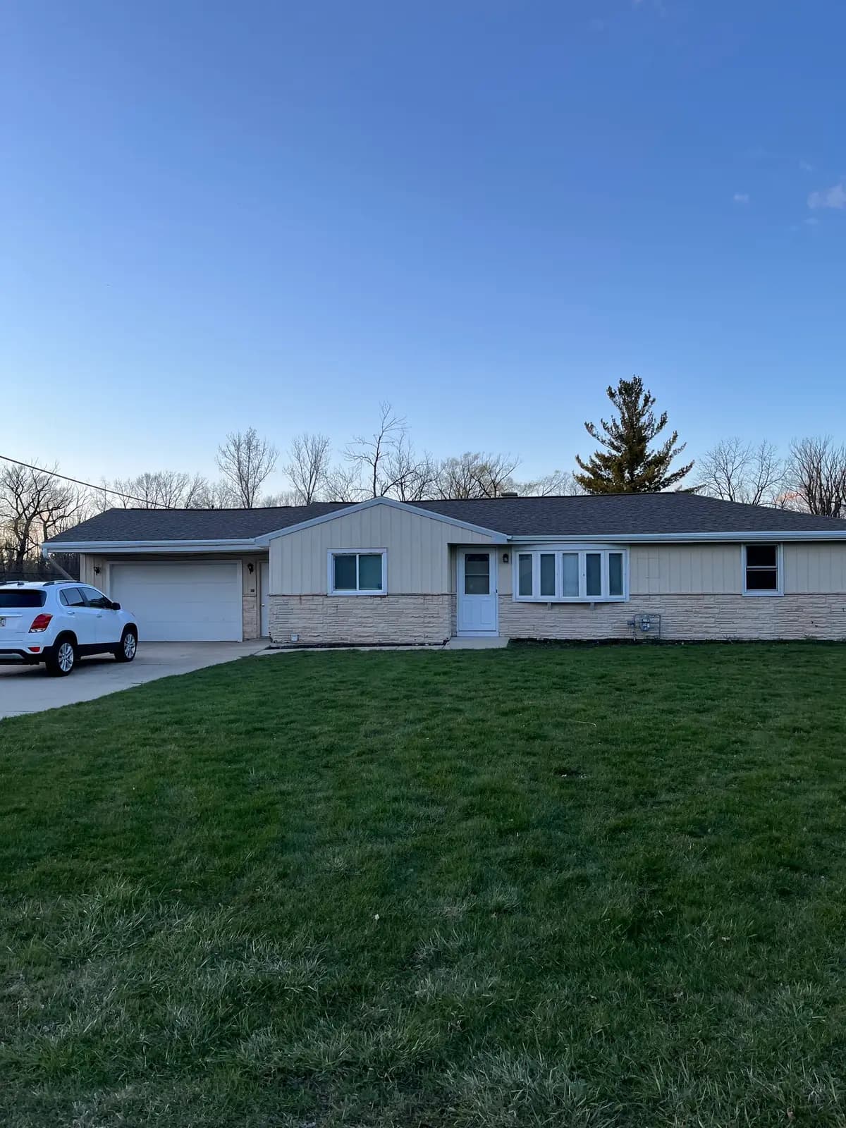 undefined apartments for rent - image - 3764-e-garden-pl-oak-creek-wi-front-of-house.jpg