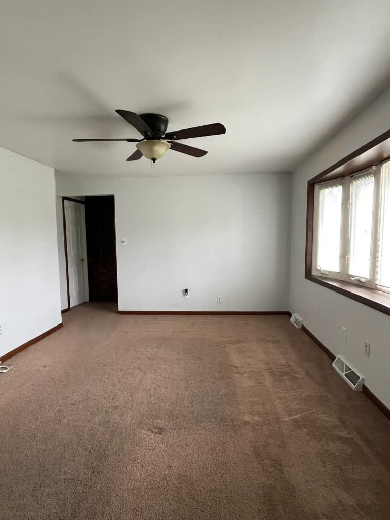 undefined apartments for rent - image - 3764-e-garden-pl-oak-creek-wi-living-room (1).jpg